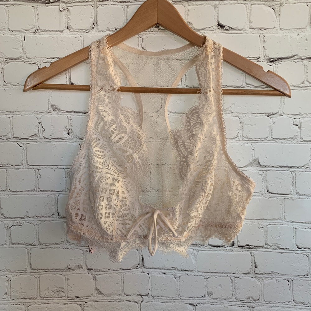 NWOT Victoria’s Secret Cream Lace Bralette